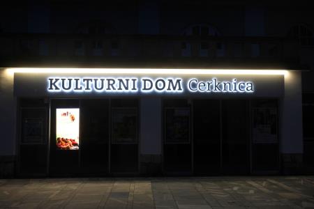 NAPIS KULTURNI DOM CERKNICA 09 FOTO LJUBO VUKELIČ